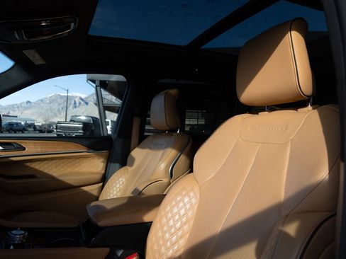 Used 2022 Jeep Grand Cherokee Summit image 9