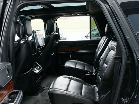 Used 2018 Lincoln Navigator L Select image 26