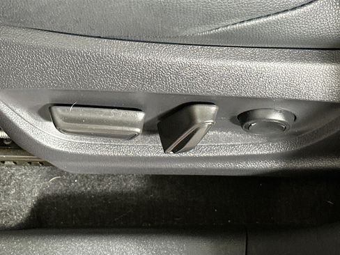 Used 2025 Toyota bZ4X FWD image 13