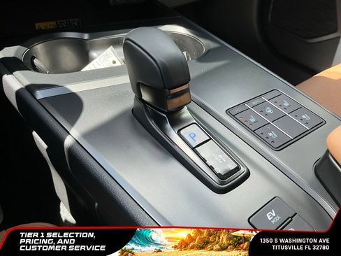 Used 2025 Lexus UX 300h FWD image 34