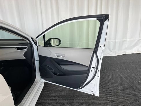 Used 2021 Toyota Corolla LE w/ Carpet Mat Package (TMS) FWD image 19