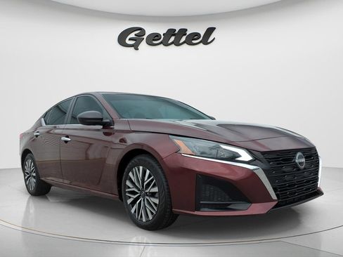 Used 2024 Nissan Altima 2.5 SV FWD image 3