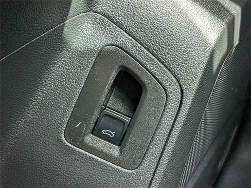 Used 2021 Volkswagen Atlas SE image 30