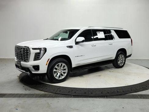 Used 2025 GMC Yukon XL Denali AWD/4WD image 4