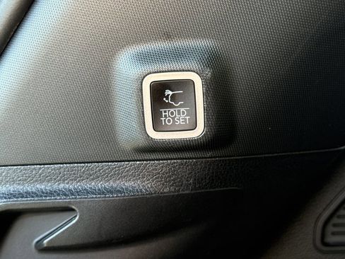 Used 2023 Jeep Grand Cherokee Summit AWD/4WD image 12