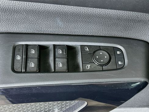 Used 2025 Nissan Pathfinder SV AWD/4WD image 15