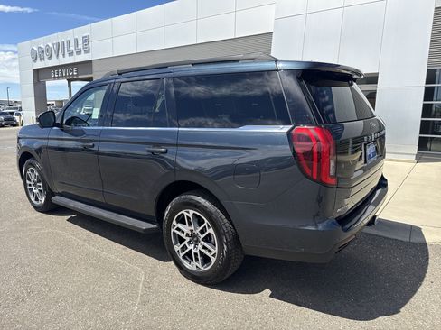 Used 2025 Ford Expedition Active AWD/4WD image 2