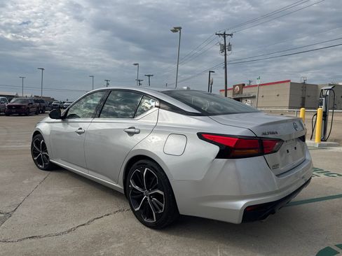 Used 2023 Nissan Altima 2.5 SR FWD image 5