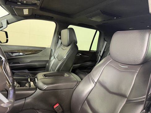 Used 2019 Cadillac Escalade Platinum AWD/4WD image 11