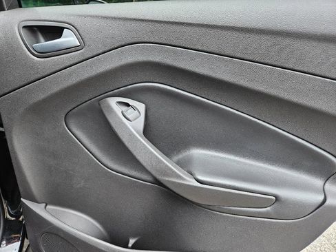 Used 2017 Ford Escape SE image 36