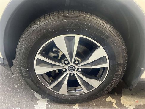 Used 2024 Nissan Murano SV image 10