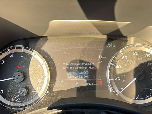 Used 2025 Toyota Highlander XLE AWD/4WD image 17