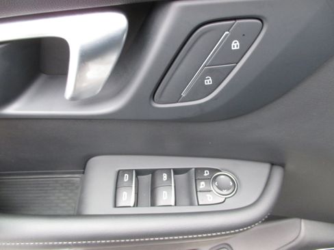 Used 2025 Buick Enclave Sport Touring image 14