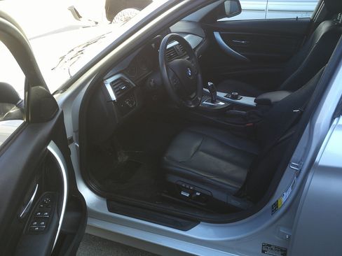 Used 2016 BMW 320i xDrive Sedan image 8