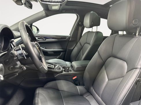 Used 2023 Porsche Macan S image 9