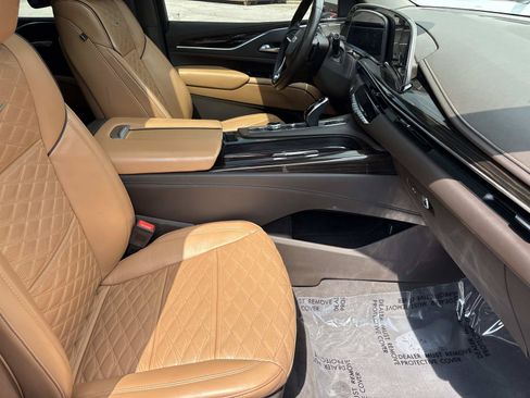 Used 2021 Cadillac Escalade Sport w/ Driver Assist Tech Package AWD/4WD image 35