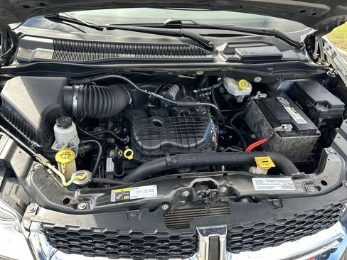 Used 2018 Dodge Grand Caravan SXT image 28