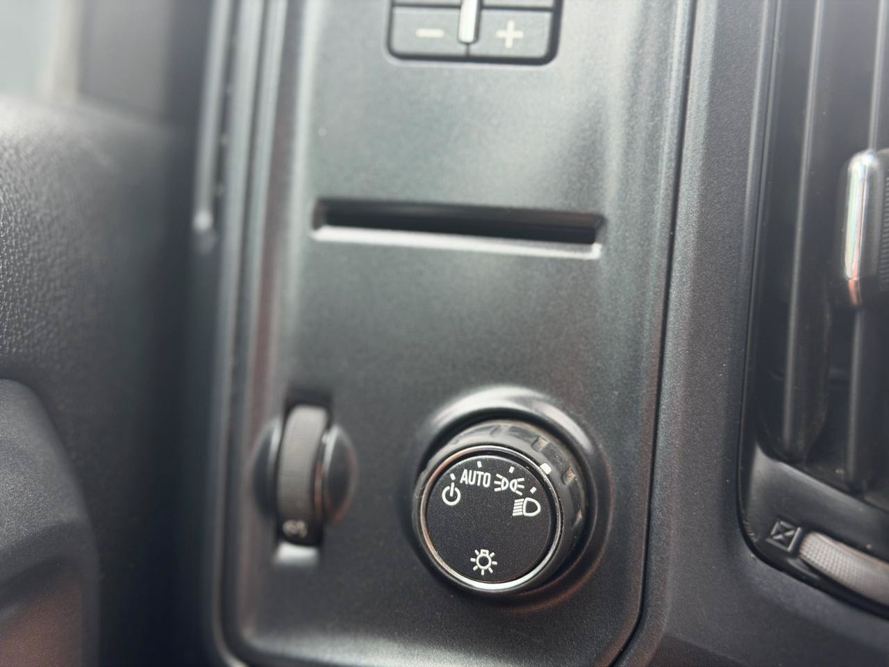 Used 2019 Chevrolet Silverado 2500 W/T AWD/4WD image 24