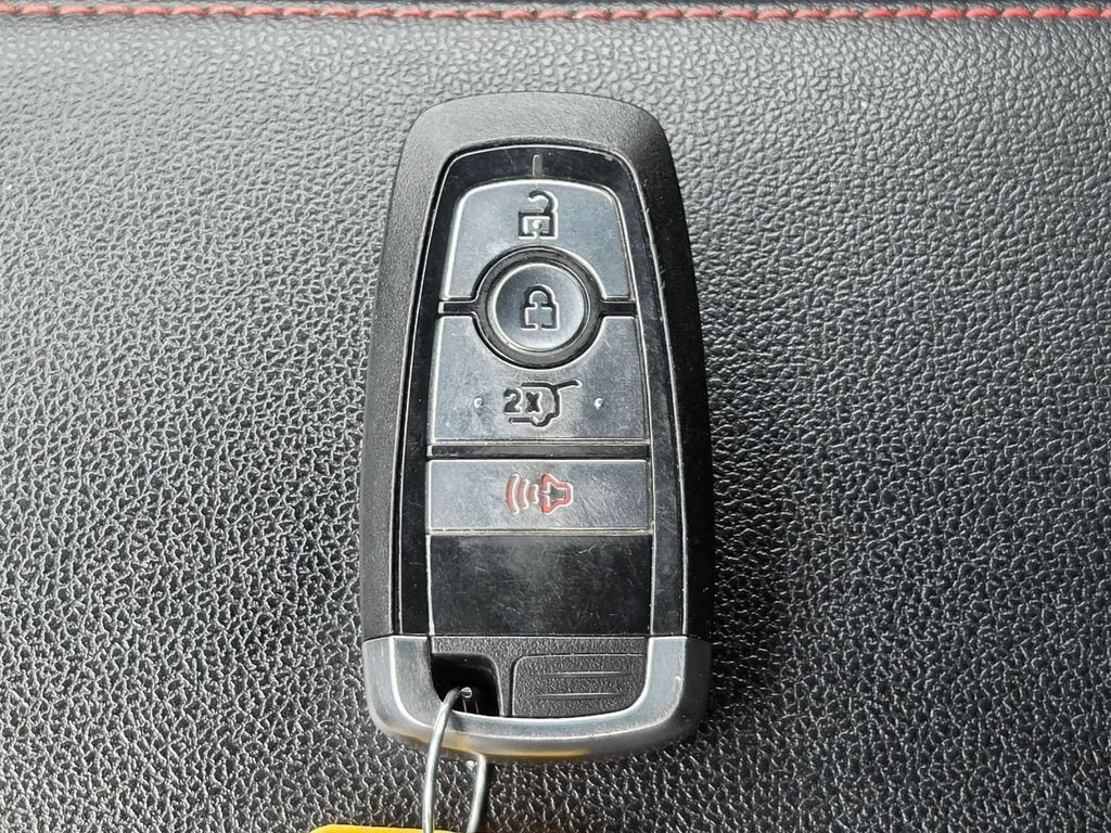Used 2025 Ford Escape ST-Line AWD/4WD image 32