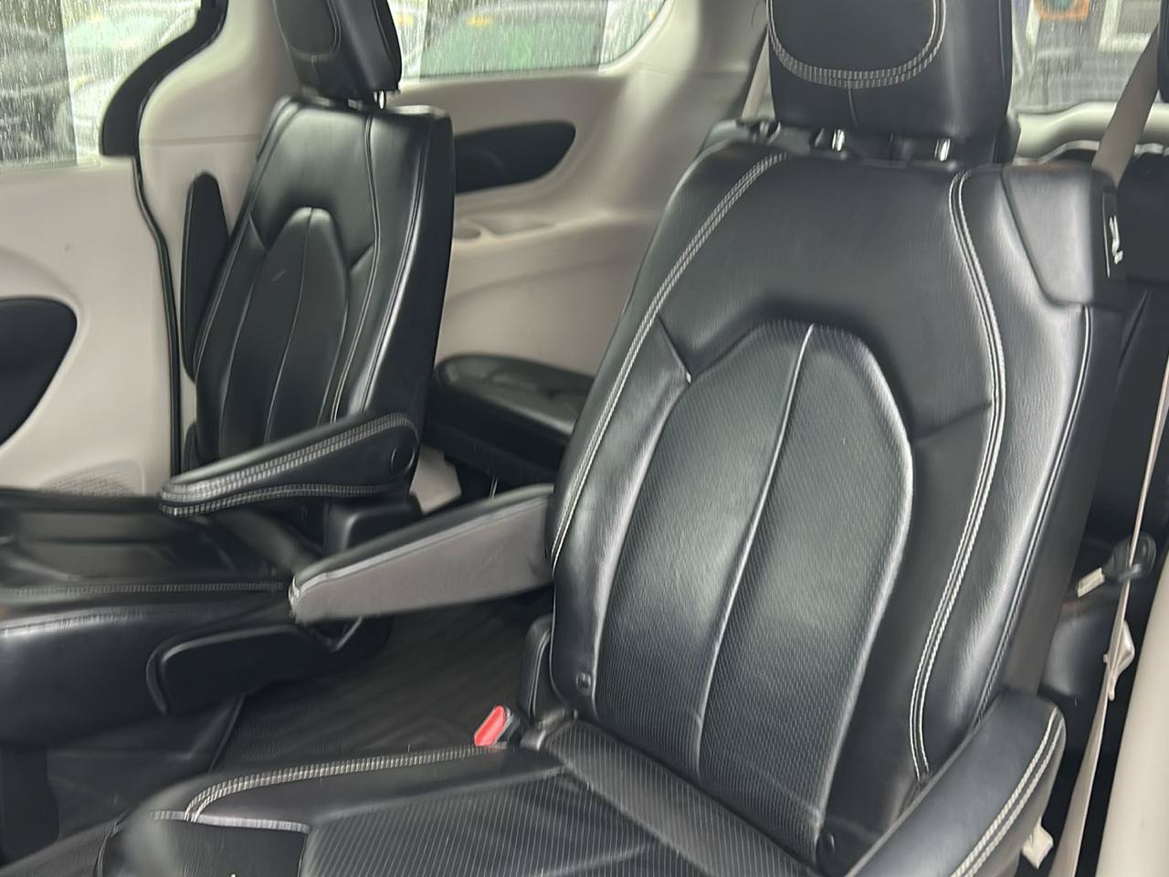 Used 2022 Chrysler Pacifica Touring-L FWD image 22