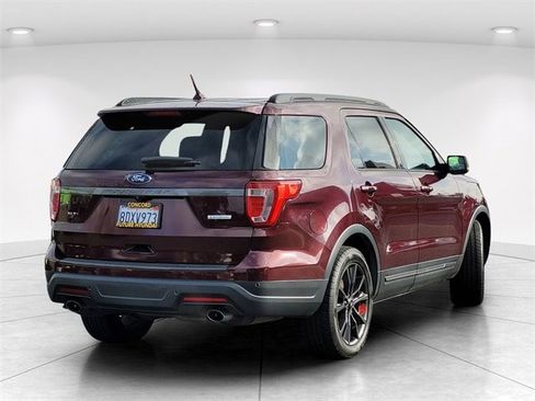 Used 2018 Ford Explorer XLT w/ Equipment Group 202A image 4