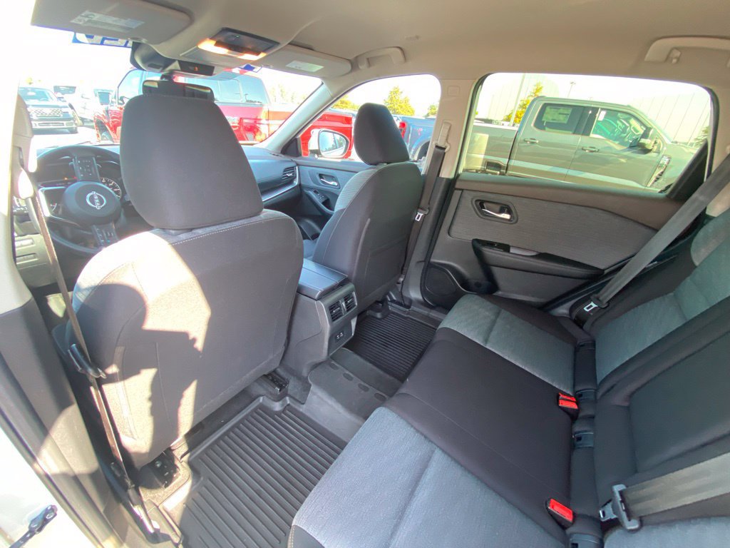 Used 2023 Nissan Rogue SV FWD image 23