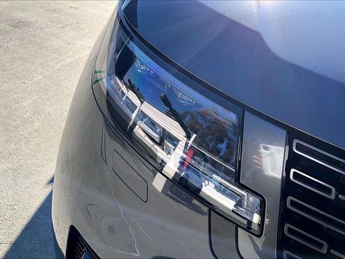 Used 2023 Land Rover Range Rover SE image 30