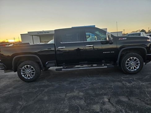 Used 2024 Chevrolet Silverado 2500 LTZ w/ LTZ Plus Package image 2