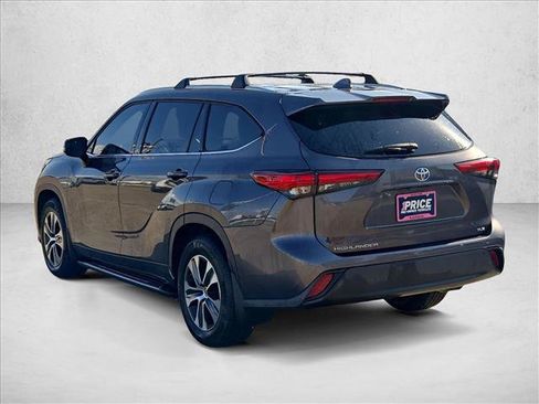 Used 2021 Toyota Highlander XLE FWD image 8