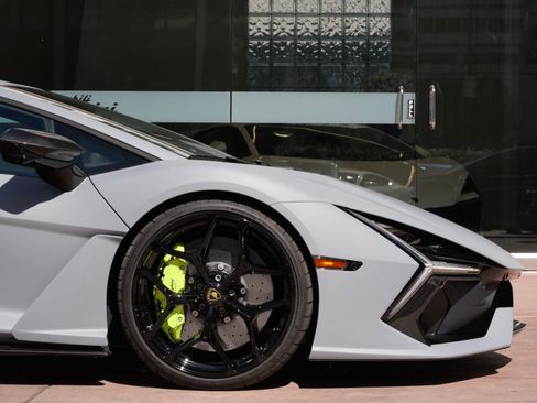 Used 2025 Lamborghini Revuelto AWD/4WD image 9