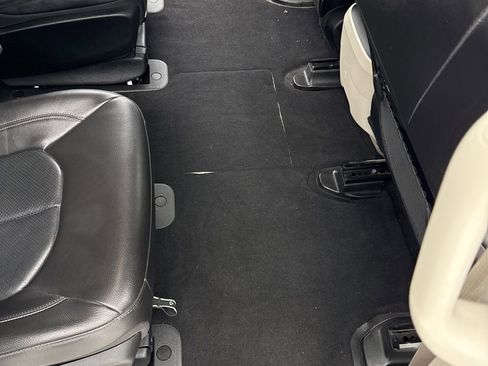 Used 2022 Chrysler Pacifica Touring-L image 33