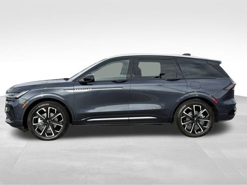 Used 2024 Lincoln Nautilus Reserve w/ Equipment Group 202A image 3