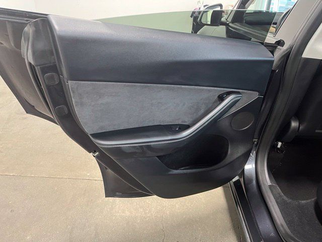 Used 2024 Tesla Model Y Long Range AWD/4WD image 20