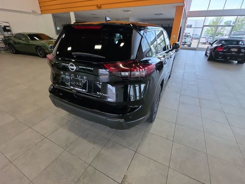 Used 2024 Nissan Rogue SV AWD/4WD image 11