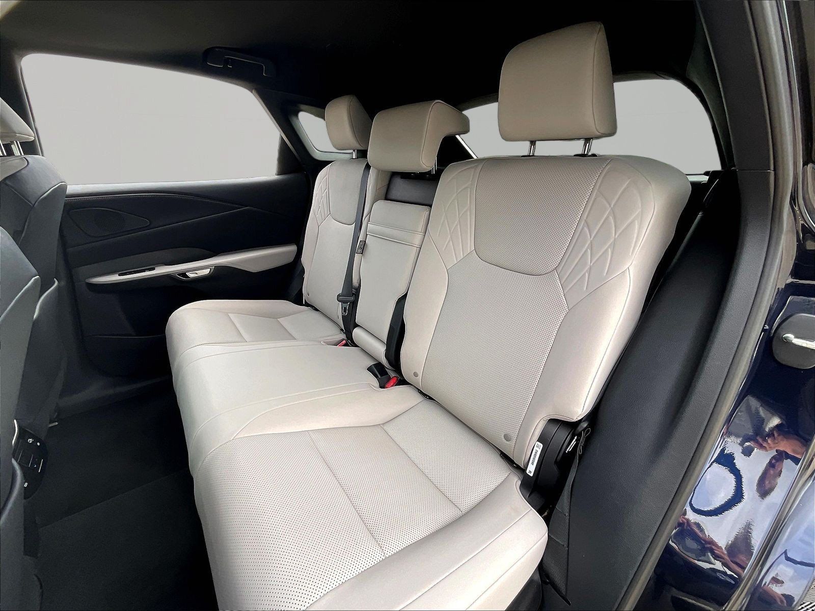 Used 2025 Lexus RX 350 Premium w/ Accessory Package (Z1) FWD image 22