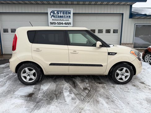 Used 2012 Kia Soul 5dr Wgn Auto Base image 2