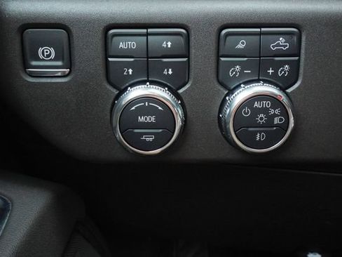 Used 2025 GMC Sierra 1500 SLT w/ SLT Premium Plus Package AWD/4WD image 18
