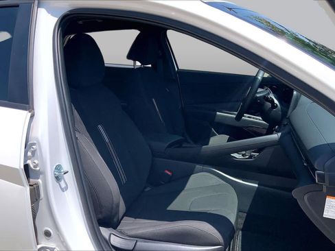 Used 2025 Hyundai Elantra SEL FWD image 9