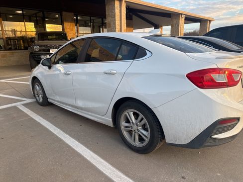 Used 2016 Chevrolet Cruze LT w/ Convenience Package image 5