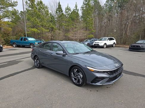 New 2026 Hyundai Elantra Limited FWD image 12