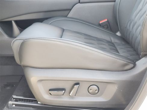 New 2026 Nissan Rogue Platinum image 17