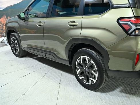 Used 2025 Subaru Forester Premium AWD/4WD image 8