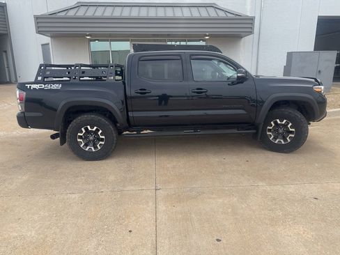 Used 2022 Toyota Tacoma TRD Off-Road w/ Technology Package AWD/4WD image 4