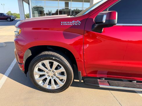 Used 2019 Chevrolet Silverado 1500 High Country w/ Technology Package AWD/4WD image 10