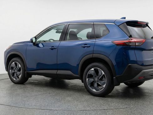 Used 2025 Nissan Rogue SV FWD image 6