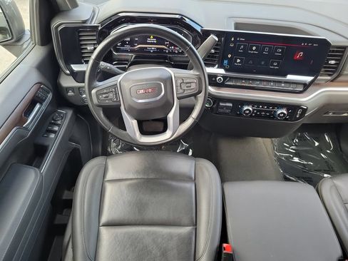 Used 2025 GMC Sierra 1500 SLT AWD/4WD image 17