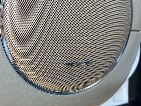 Used 2011 Mercedes-Benz GL 550 4MATIC image 23