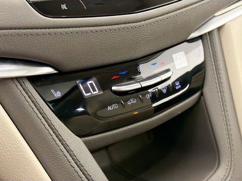 Used 2022 Cadillac XT5 Premium Luxury image 16