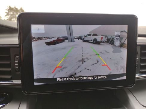 Used 2022 Ford Explorer XLT w/ Equipment Group 202A image 19