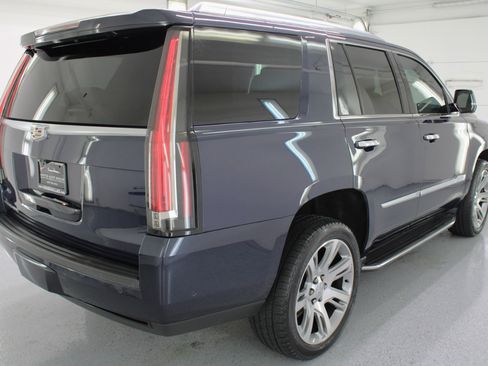 Used 2018 Cadillac Escalade Luxury image 10